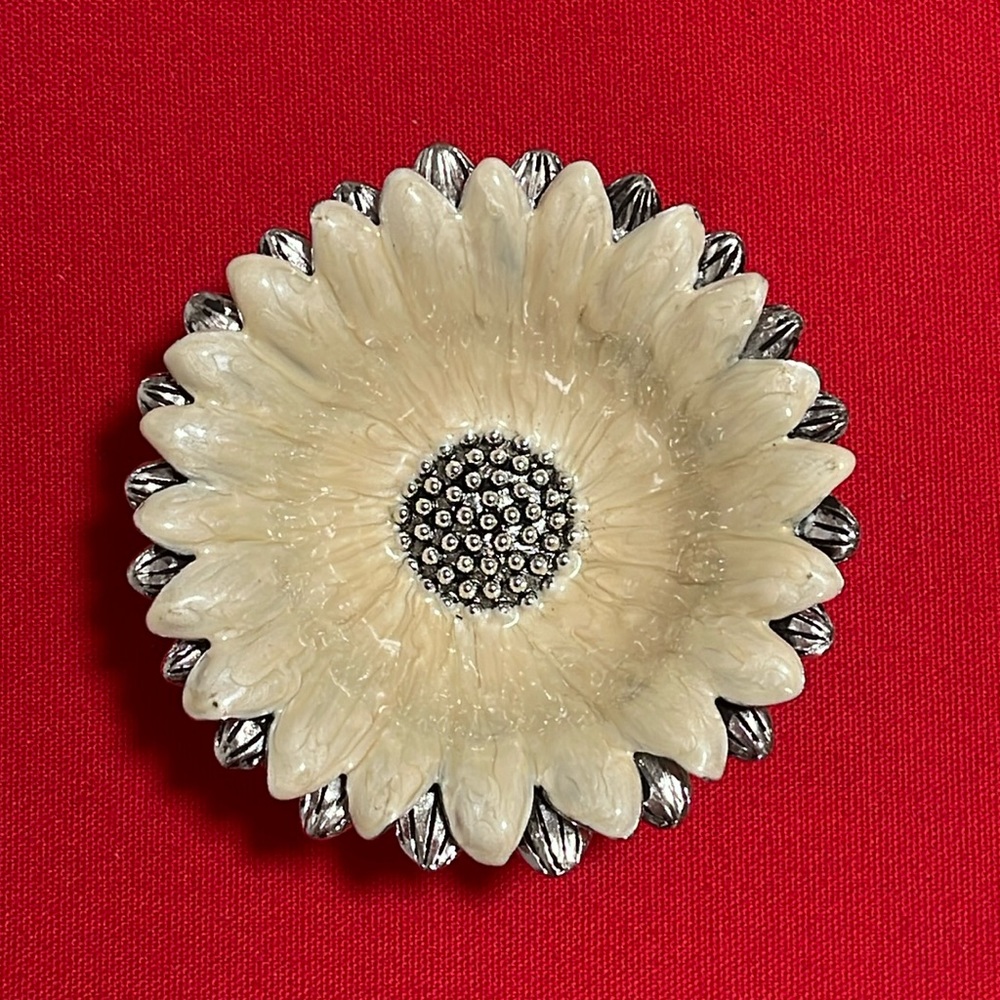 Cynthia Rowley Flower Jewelry Holder